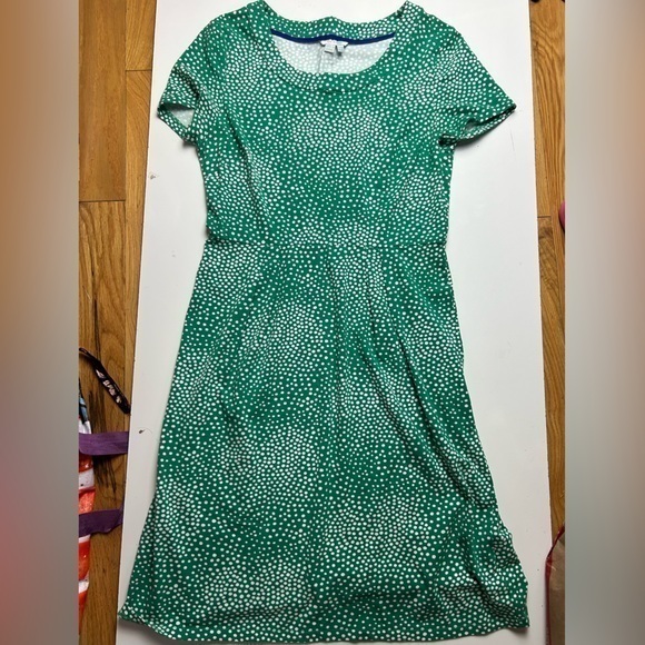 Boden Dresses & Skirts - Boden green polka dot‎ midi dress J0033